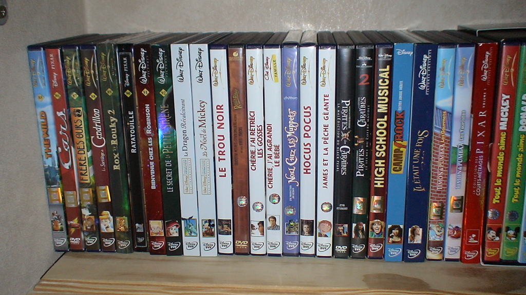 Postez les photos de votre collection de DVD et BrD Disney ! - Page 10 560039lookilook_6