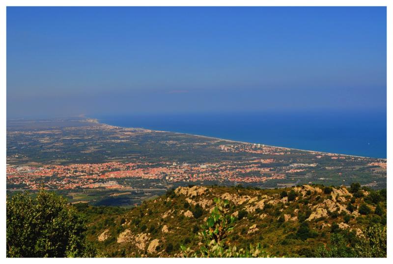 Plaine du Roussillon vue de 793 m d'altitude (tour de la massane) 564419la_cote_vue_de_la_tour_de_la_Massane