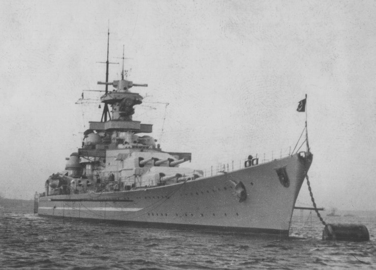 ALLEMAGNE CROISEURS DE BATAILLE CLASSE SCHARNHORST  - Page 1 599468Gneisenau_Kiel_Avril_1939