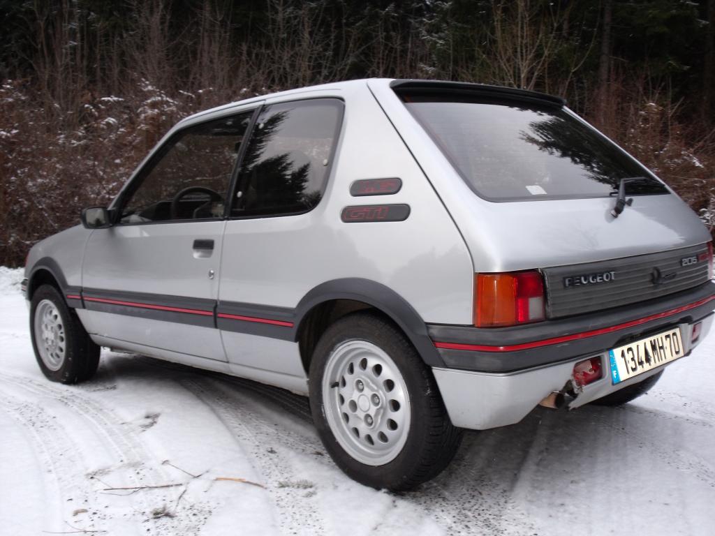 pit 25 [205 gti 1.6 115 de 89 gris futura] 662200gti_neige_013