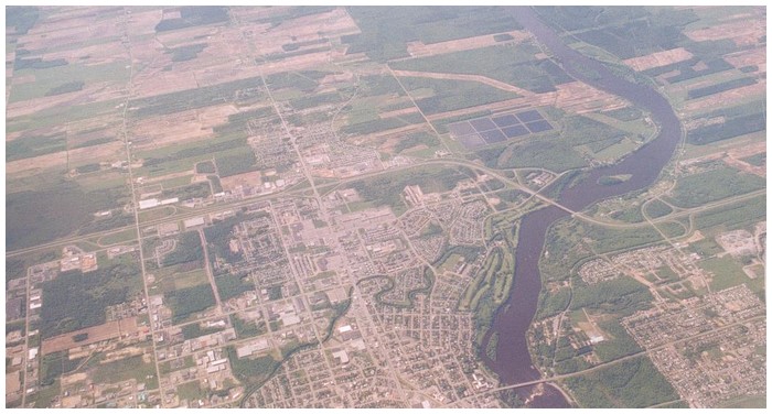 Vos plus belles photos (autre que disney) - Page 14 703858Vue_aerienne_dune_ville_quebecoise