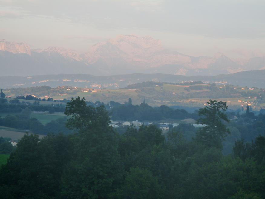 ANNECY NOUS PRIT DANS SES BRAS ..PENDANT QUE TOURS S"'EST RESSOURCE A EVIAN  728704P1100514