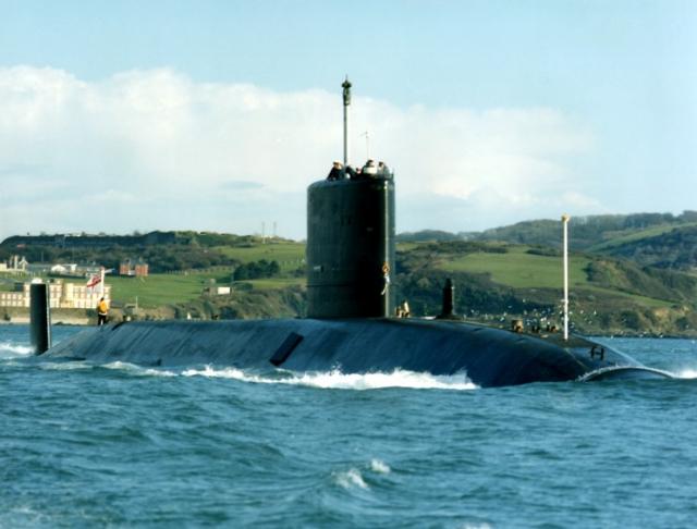 SOUS MARINS NUCLEAIRE D'ATTAQUE CLASSE TRAFALGAR 731847HMS_Turbulent_Devonport_1985