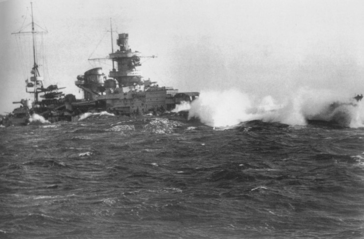 ALLEMAGNE CROISEURS DE BATAILLE CLASSE SCHARNHORST  - Page 1 752863Scharnhorst_grosse_mer