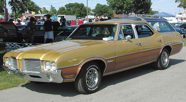 Un super station-wagon 767936116_0310_19z_oldsmobile_vista_cruiser_left_front_view