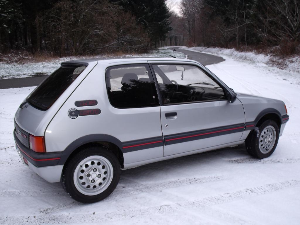 pit 25 [205 gti 1.6 115 de 89 gris futura] 771474gti_neige_010