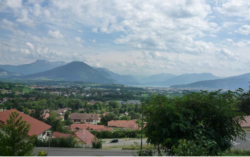 ANNECY NOUS PRIT DANS SES BRAS ..PENDANT QUE TOURS S"'EST RESSOURCE A EVIAN  870968ete_2010_005