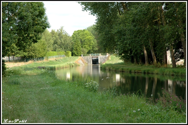 Petite ballade sur le canal du Berry 883364canal_du_berry_2