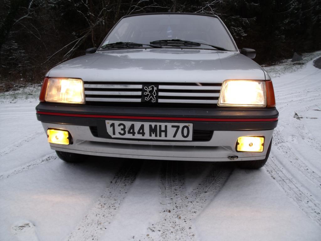 pit 25 [205 gti 1.6 115 de 89 gris futura] 906637gti_neige_014