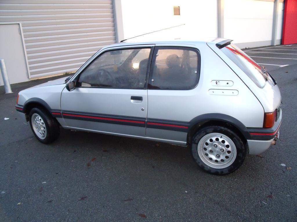 pit 25 [205 gti 1.6 115 de 89 gris futura] 937021gti_115_002