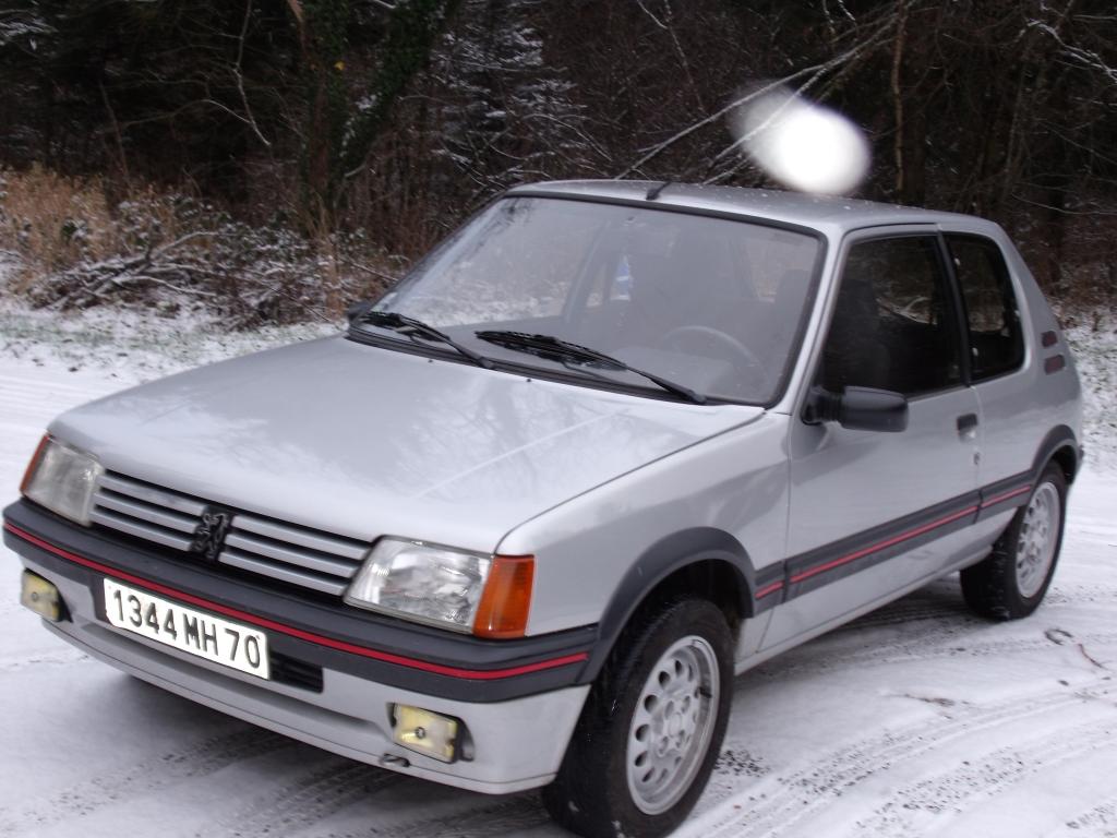 pit 25 [205 gti 1.6 115 de 89 gris futura] 963662gti_neige_009