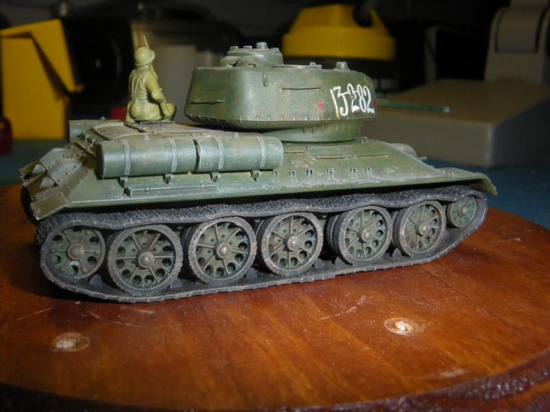 T34-85 Dragon 1/72ème  Patine terminée !!! 187833fini_2