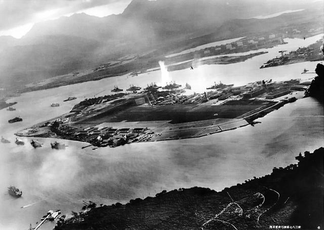 JAPON PORTE-AVIONS CLASSE SORYU 233144Attack_on_Pearl_Harbor_Japanese_planes_view