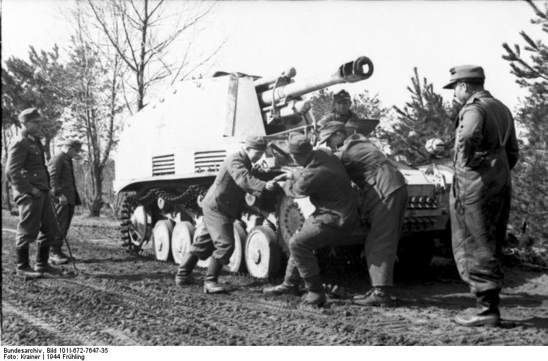 Leichte Feldhaubitze 18  PzKapfw II  "Wespe" 28082210