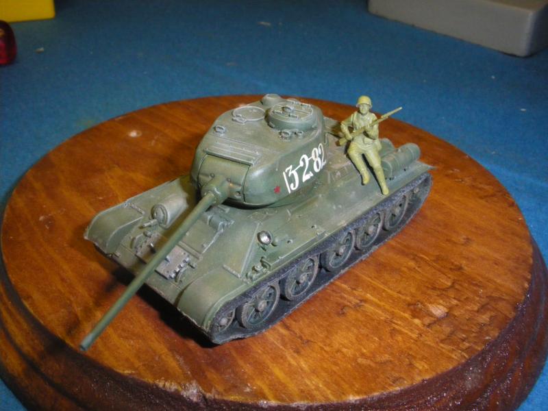 T34-85 Dragon 1/72ème  Patine terminée !!! 474980fini_3