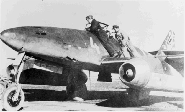 Messerschmitt Me 262 Schwalbe 48241219