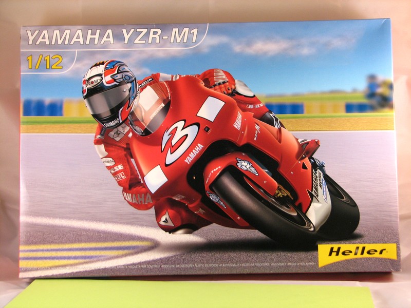 [heller] yamaha M1 2002 1/12° 700385Photo_046