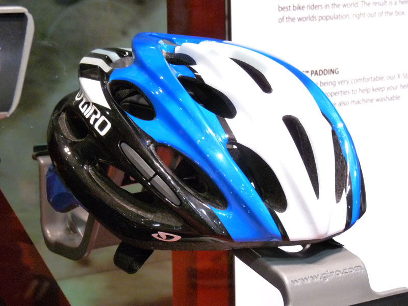 GIRO - Page 2 851522giro_prolight_helmet_interbike09_04