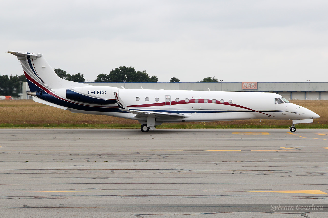 Embraer EMB-135BJ Legacy 600 London Executive Aviation G-LEGC le 28/06/13 - Page 2 8uig