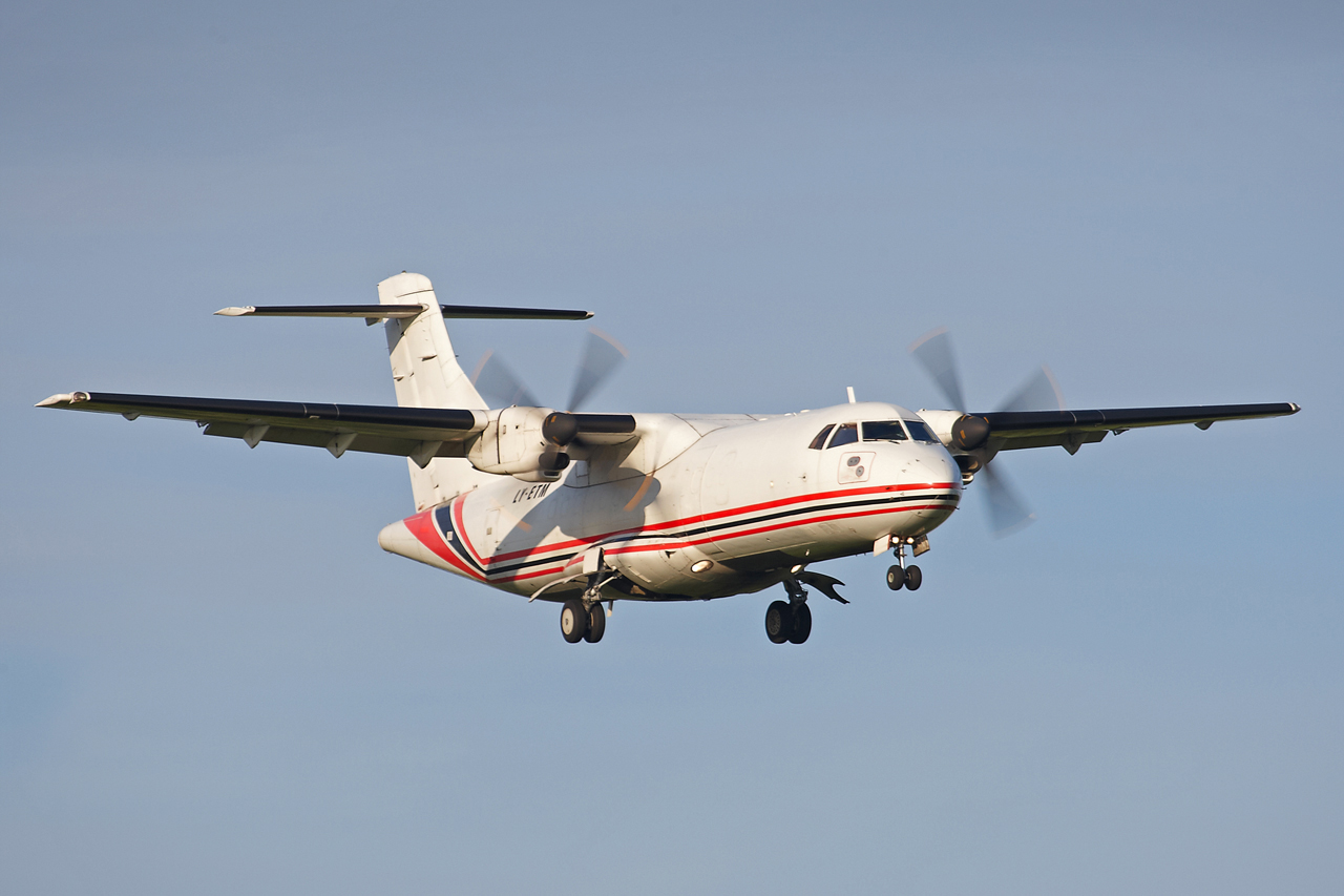 [05/05/2013] ATR 42-300F (LY-ETM) Aviavilsa Ej63