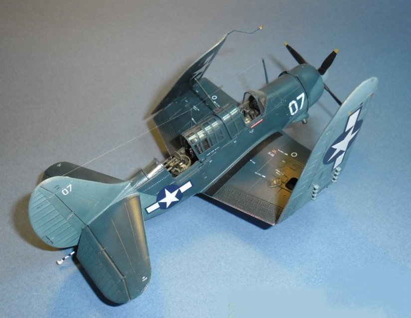 Curtiss SB2C Helldiver [Academy] - 1/72 Acahelldiver03