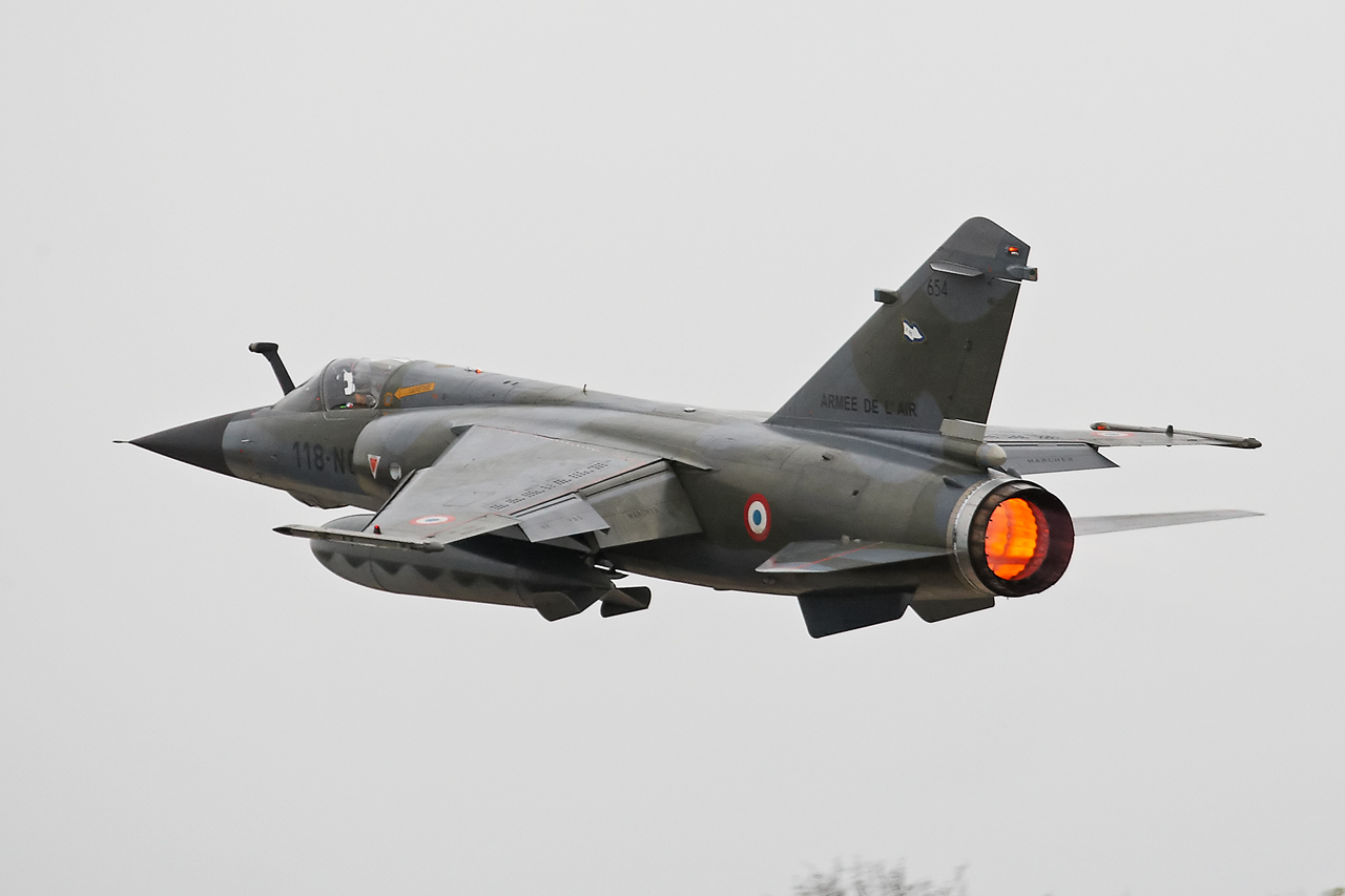 [11/04/2013] Base Aérienne 118 de Mont de Marsan: Centenaire de la "Cocotte" escadrille BR11...  4a6r