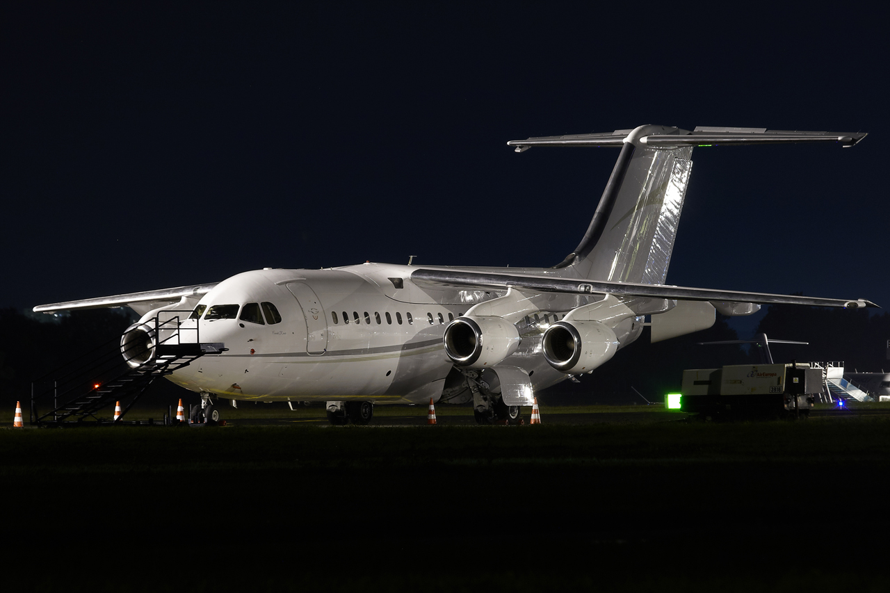 [01/11/2012] British Aerospace BAe 146-200 (G-RAJJ) Cello Aviation Ek0w