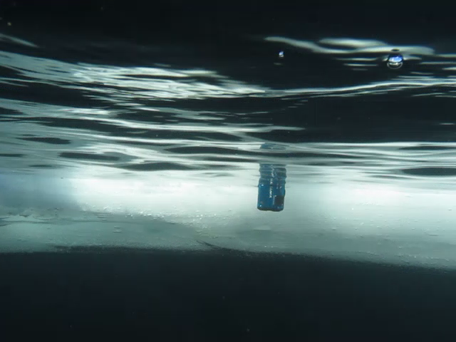 Plongée sous glace avec l' Aquascope JeanRichard PVD Vlcsnap2013012907h03m24