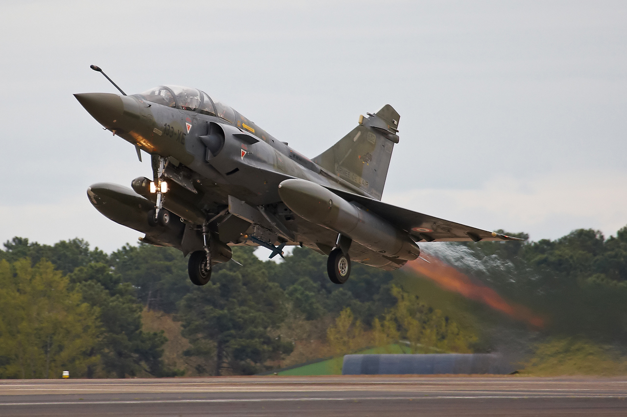 [11/04/2013] Base Aérienne 118 de Mont de Marsan: Centenaire de la "Cocotte" escadrille BR11...  Uyyo