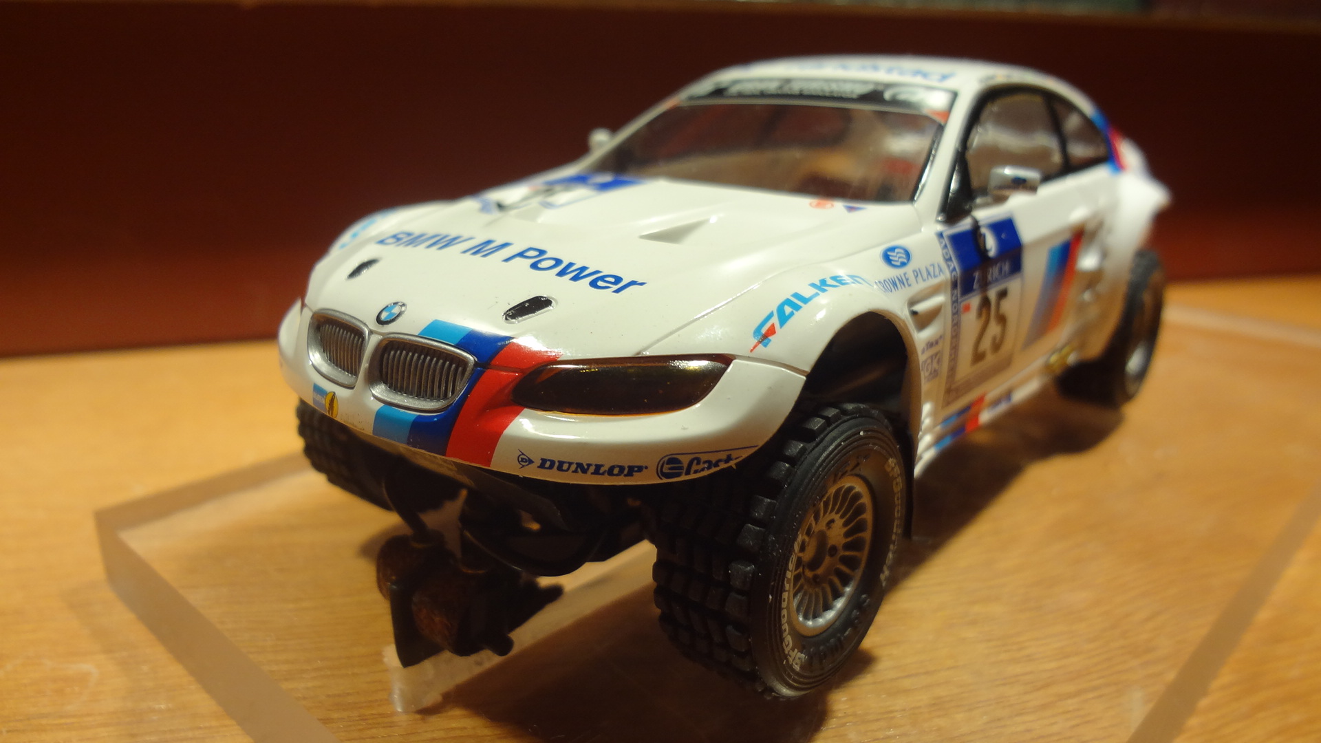 BMW " X 6 " Raid --->> Todo SCX, ..desde un M3 GT2 con Chasis Off Road SCX  Dsc03829v