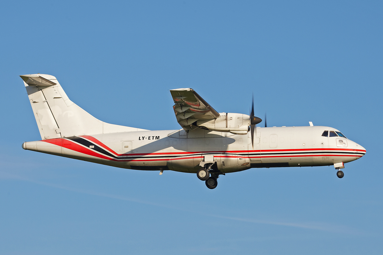 [05/05/2013] ATR 42-300F (LY-ETM) Aviavilsa 07m0