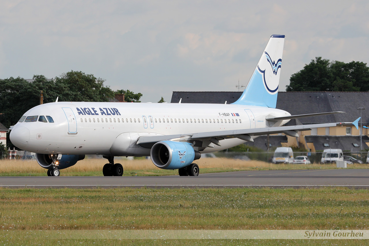 Airbus A320-214 Aigle Azur F-HBAP le 07.08.13 0xk0