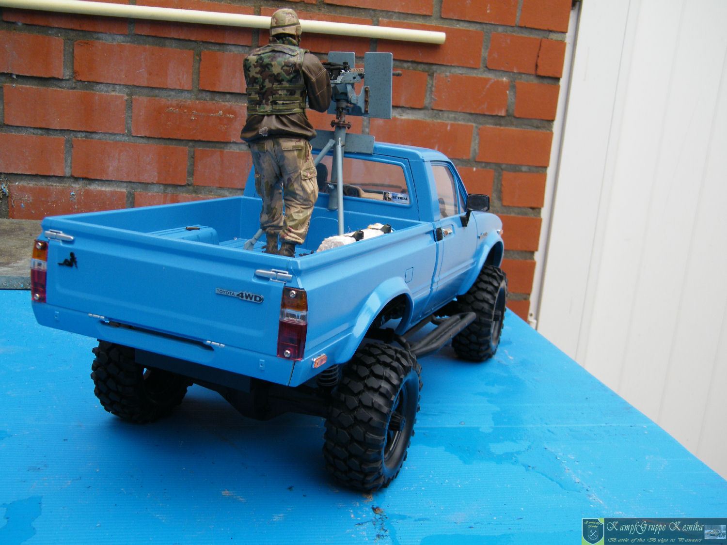 1/10 Toyota Hilux - SCX 10 axial chassis   Dscf5775r