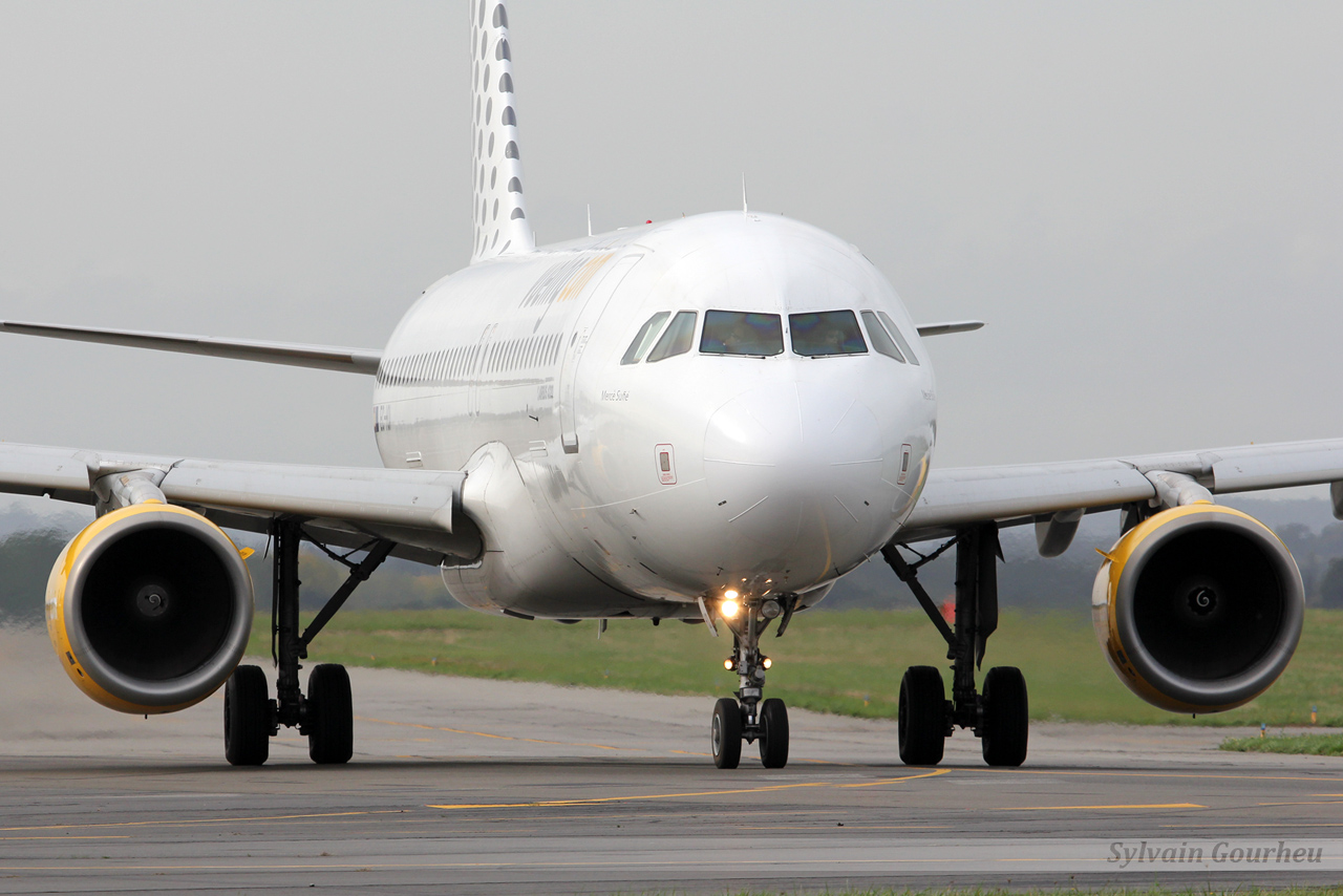 france - Transavia France B737-8HX F-GZHF & Divers le 25.10.13 - Page 4 Wnlm