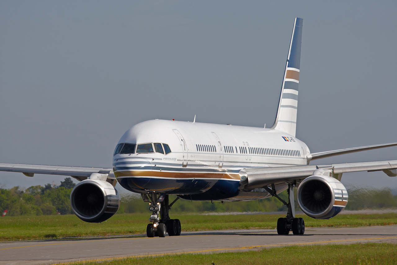 [14/04/2013] Boeing B757-200 (EC-HDS) Privilège Style Gak8