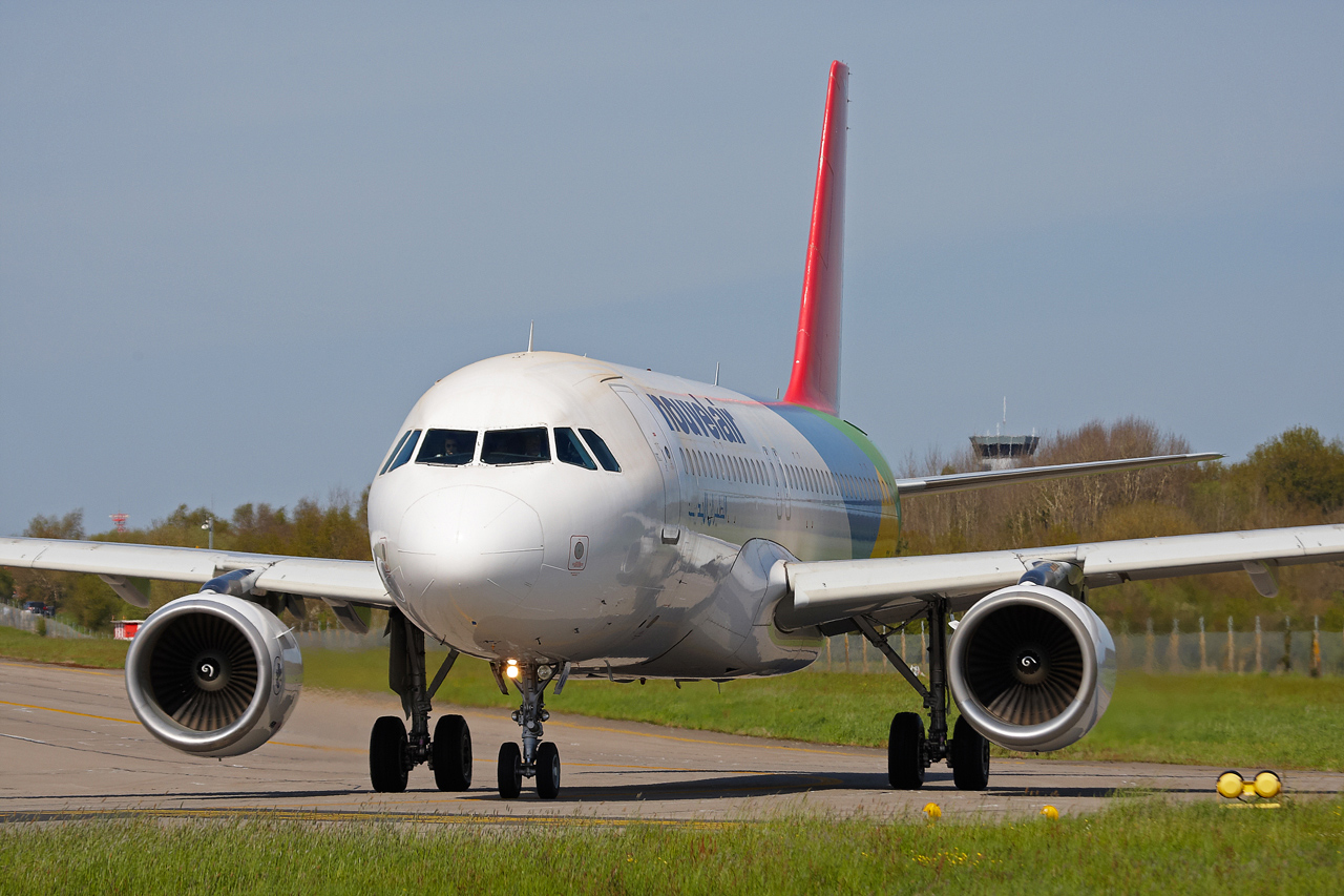 [04/11/2012] A320 (TS-INA) Nouvelair (Eritrean colors) 0g5l