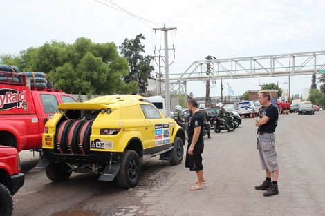 Los Dakar salieron del Puerto de Campana....FIESTA TOTAL.! Bjzw