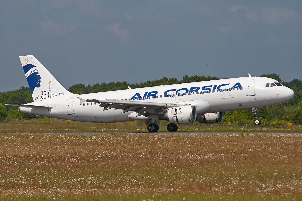 [17/05/2015] Airbus A320 ( F-GHQE ) Air Corsica ( Livrée anniversaire ) B6Ab8a