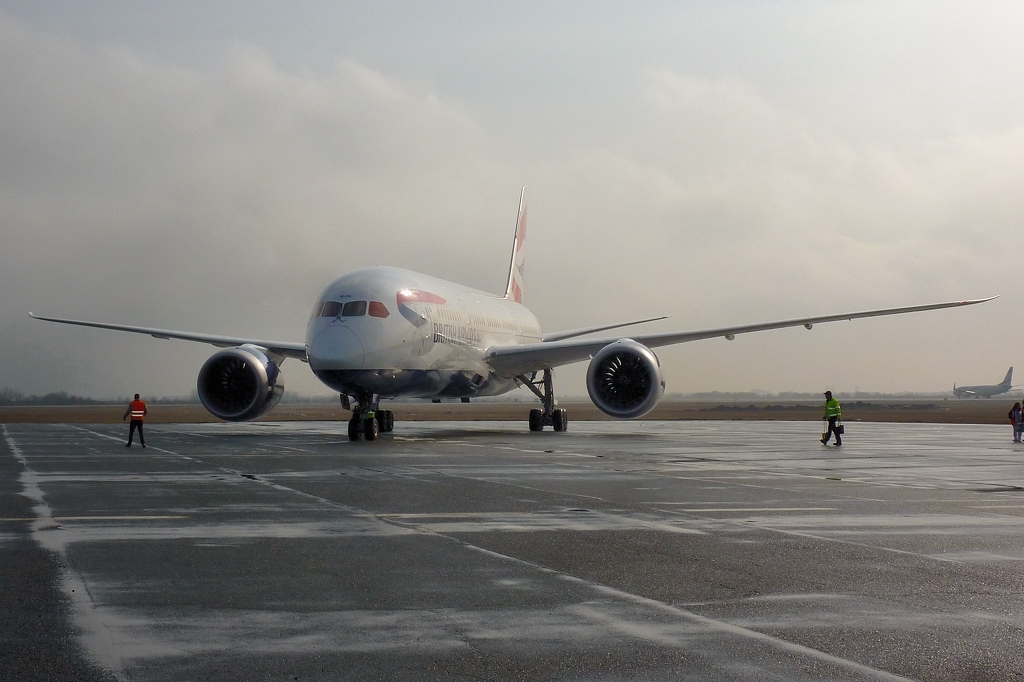 Aeroportul Bucuresti - Henri Coanda / Otopeni (OTP / LROP) - Martie2015 NJp2ZC