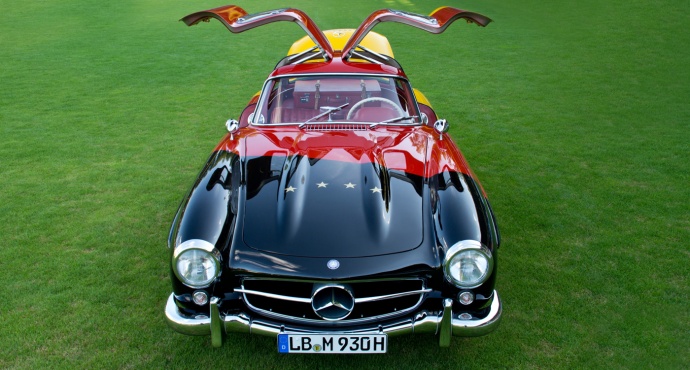 Torcedor pinta sua Mercedes 300 SL com as cores da bandeira Alemã 53eab1