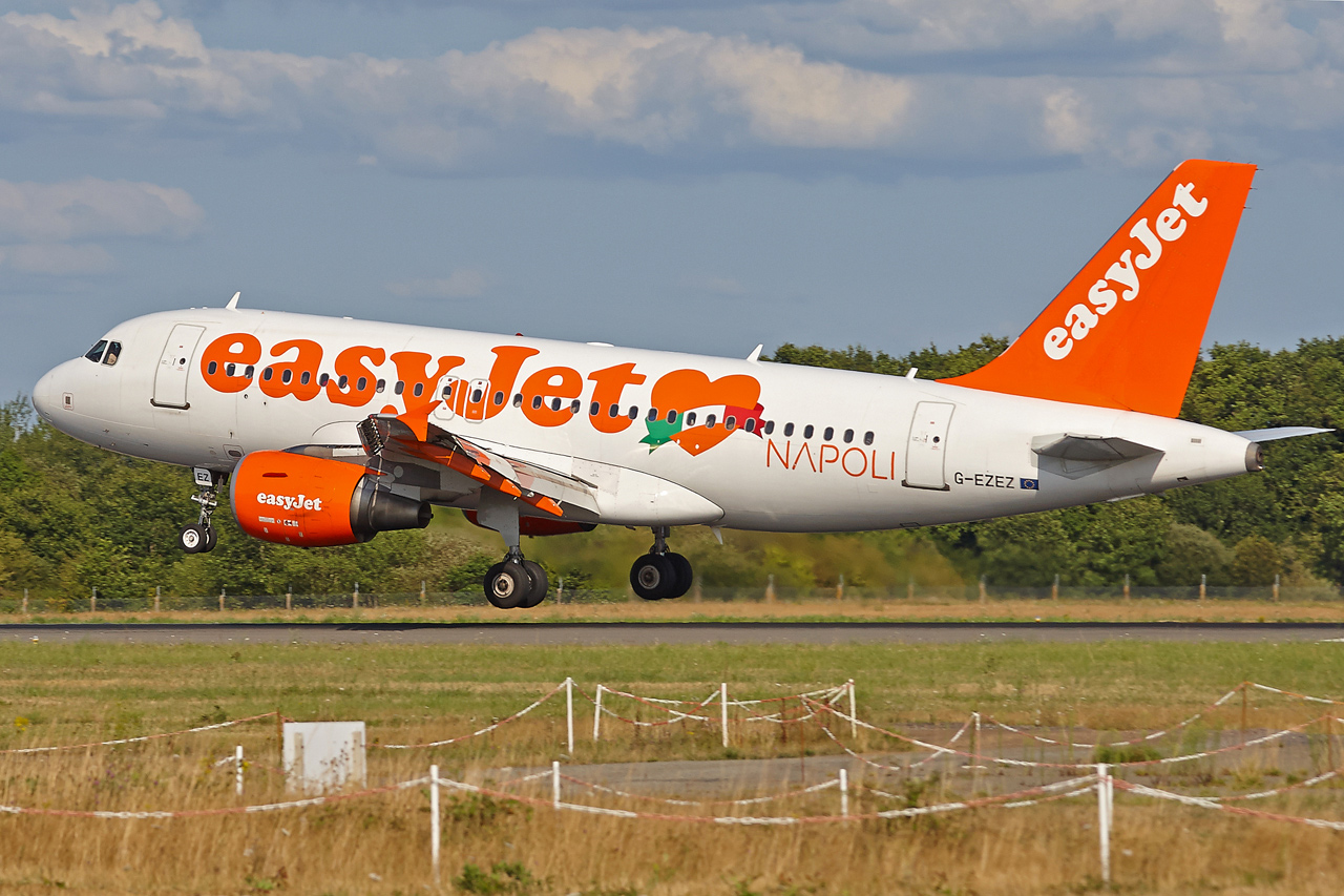 [27/04/2014] Airbus A319 (G-EZEZ) Easyjet "Napoli c/s" Ml3K9t