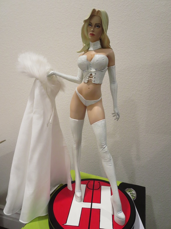 EMMA FROST " HELLFIRE CLUB" Premium format - Page 5 OWMLVY