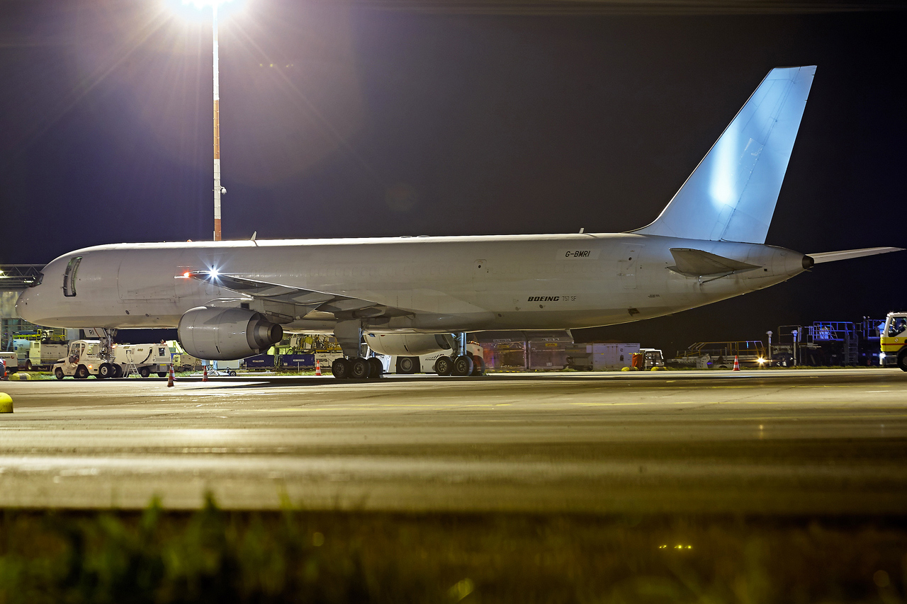 [05/02/2015] Boeing 757-SF (G-BMRI) DHL Air "white and grey"c/s YbxU2L