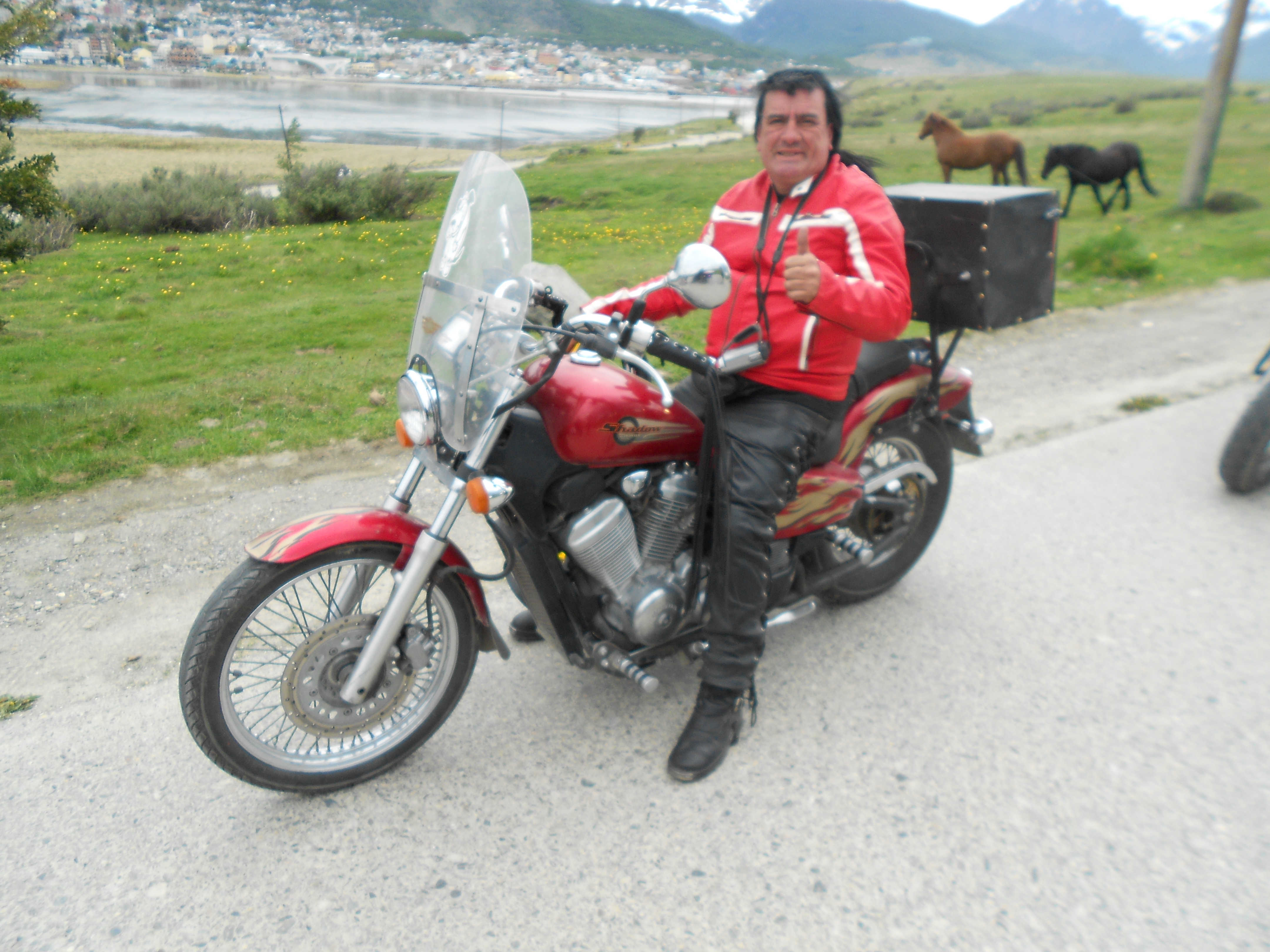 Viajando en Moto. En Ushuaia Cxhg