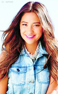 Shay Mitchell Z51g