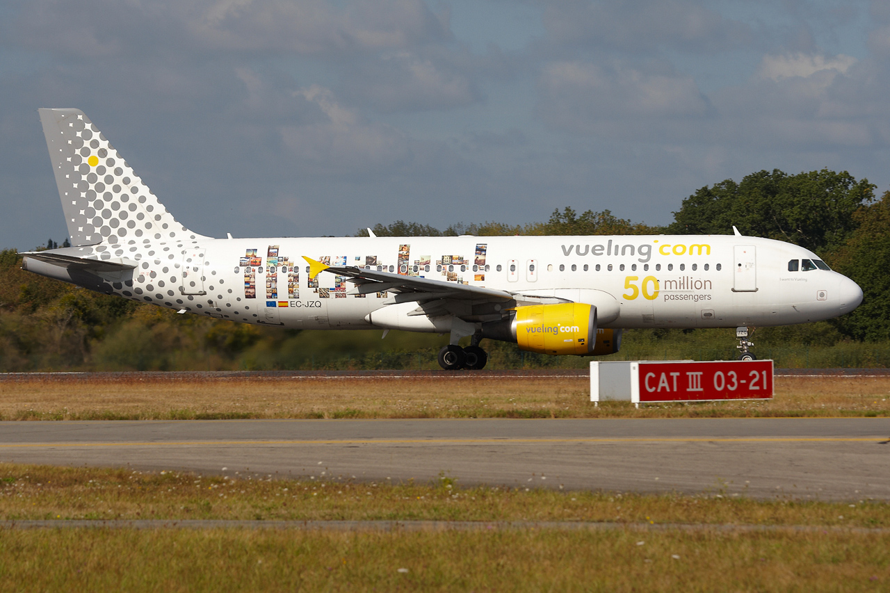 [27/09/2012] Airbus A320 (EC-JZQ) Vueling: ¡Gracias! 50 Million Passengers Oxjx