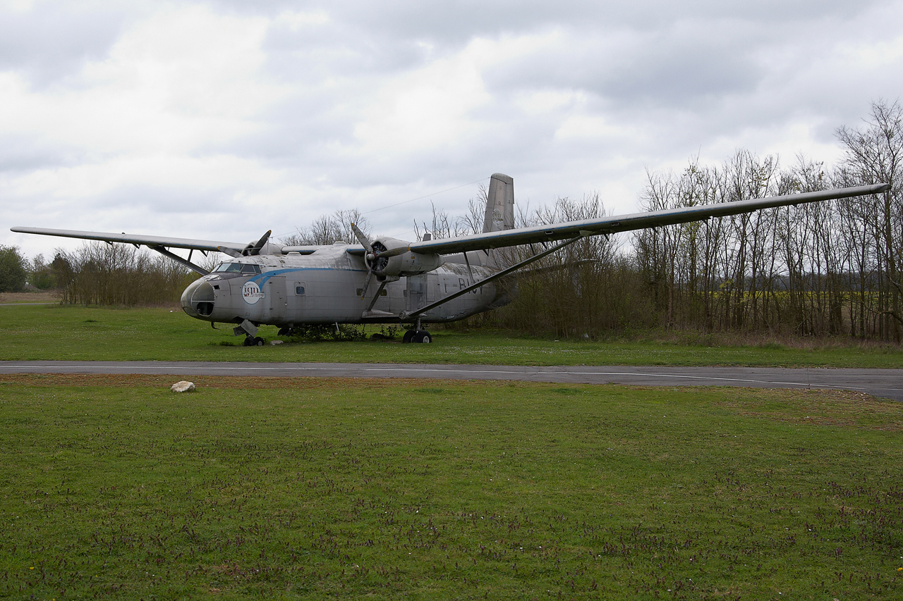 [08/04/2012] Aerodrome Creil-Senlis-Chantilly (LFPC) 0bbo