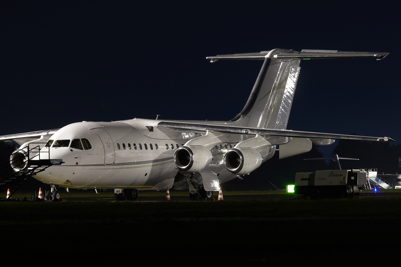 [01/11/2012] British Aerospace BAe 146-200 (G-RAJJ) Cello Aviation Z5r1