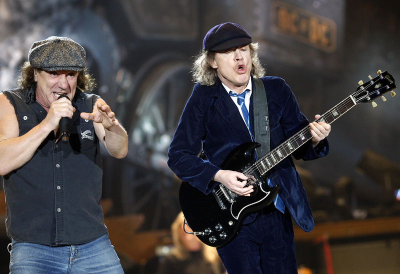 AC/DC - Live '74: Soul Strippers (2014)  EMlVTP