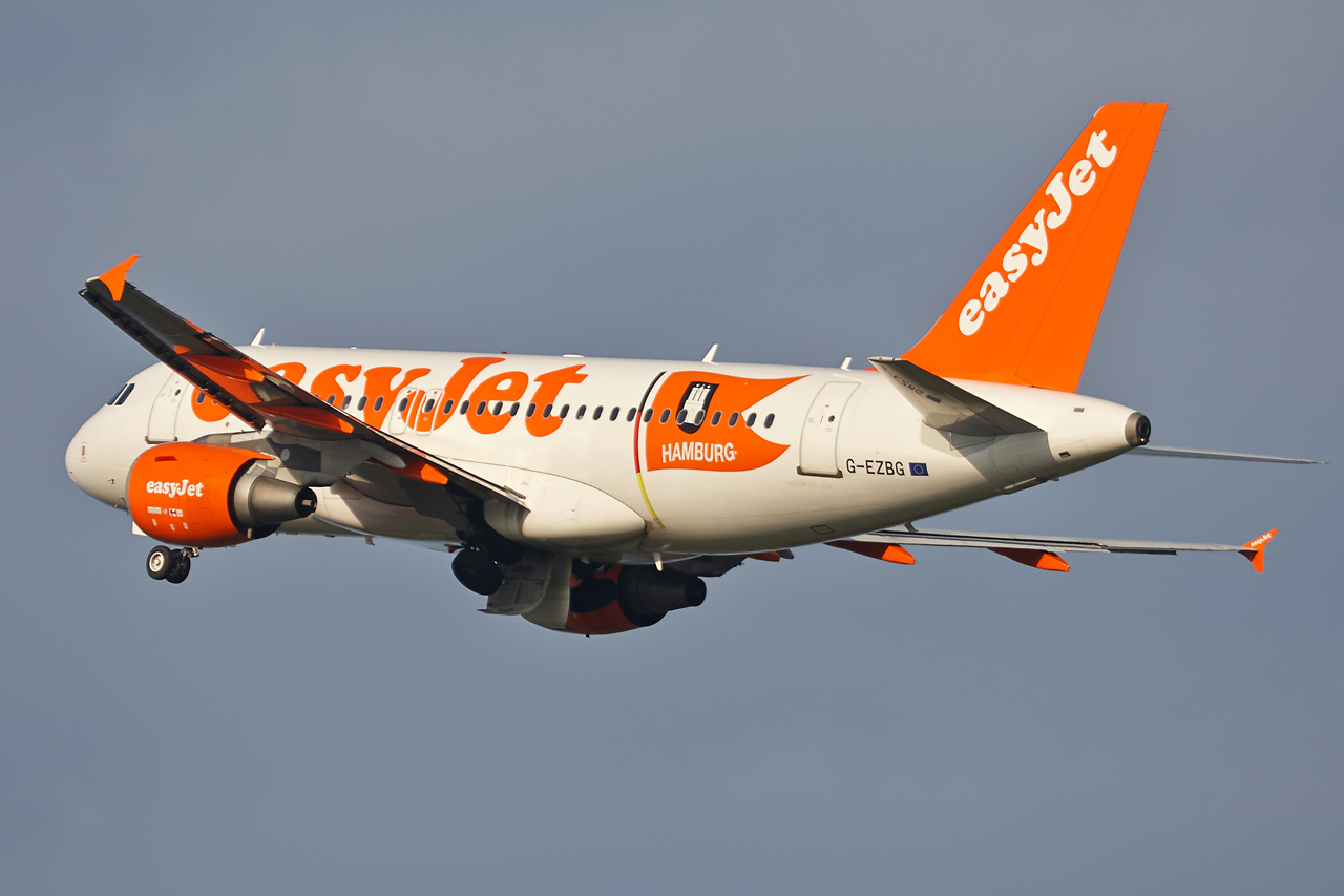 [14/06/2014] A319 Easyjet (G-EZBG) Déco Hambourg QsEVem